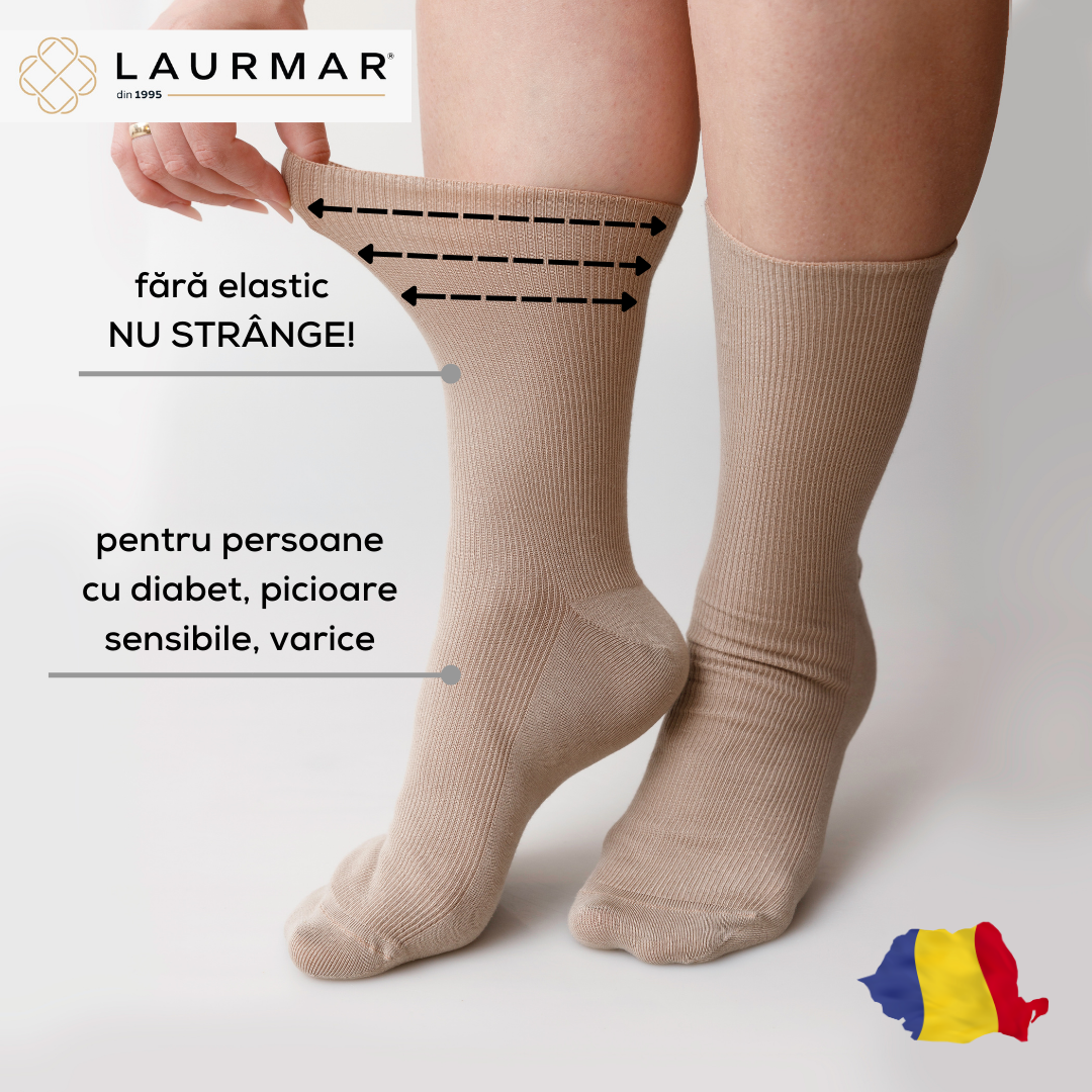 Șosete bej fără elastic, purtate. Fără elastic, nu strâng.
