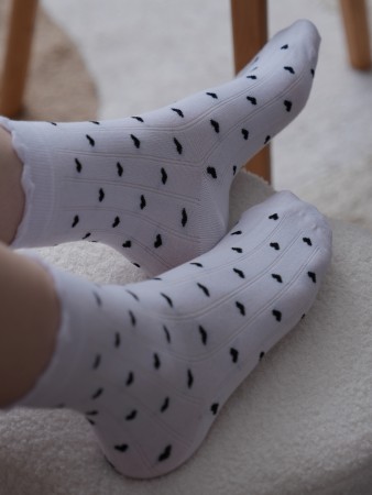 Șosete cu model - Alb cu Inimioare Negre - din bumbac pieptănat pentru femei